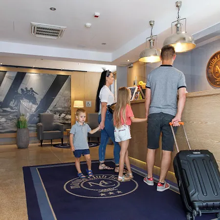 Marina Club Old Town View 3* غدانسك